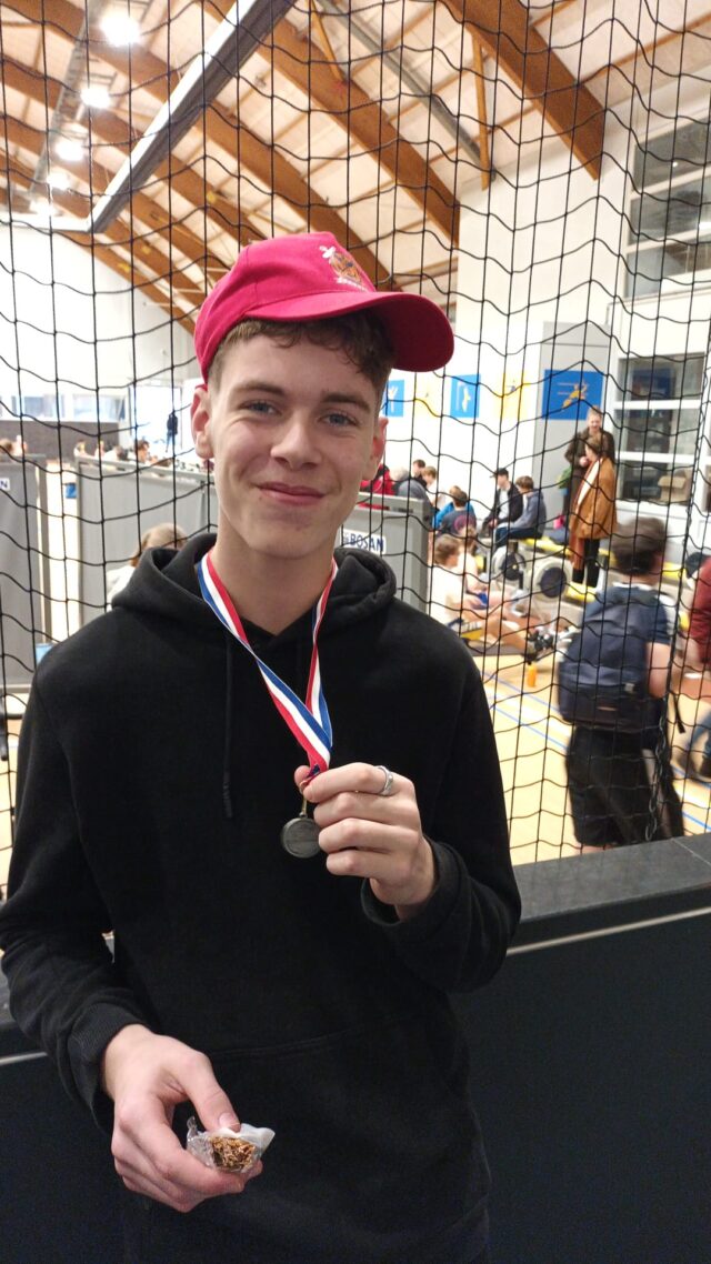 Ivar Hooites nationaal kampioen indoor-roeien in de klasse J14